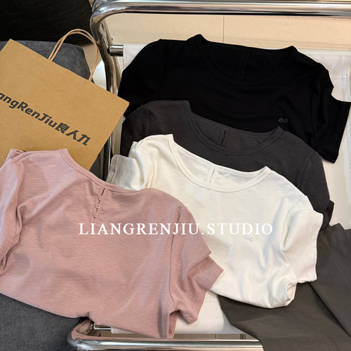 自留的。软弹不泄！舒服有质感。MissQ品牌剩余短袖T恤3782MR