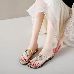 外贸人字拖女士外穿拖鞋夏季平底三朵花带钻银色夹板鞋沙滩凉鞋