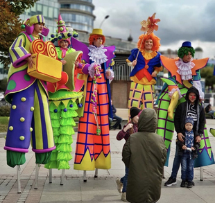 巡游高跷新款 乐园景区商演演出服舞台演出创意定制服装