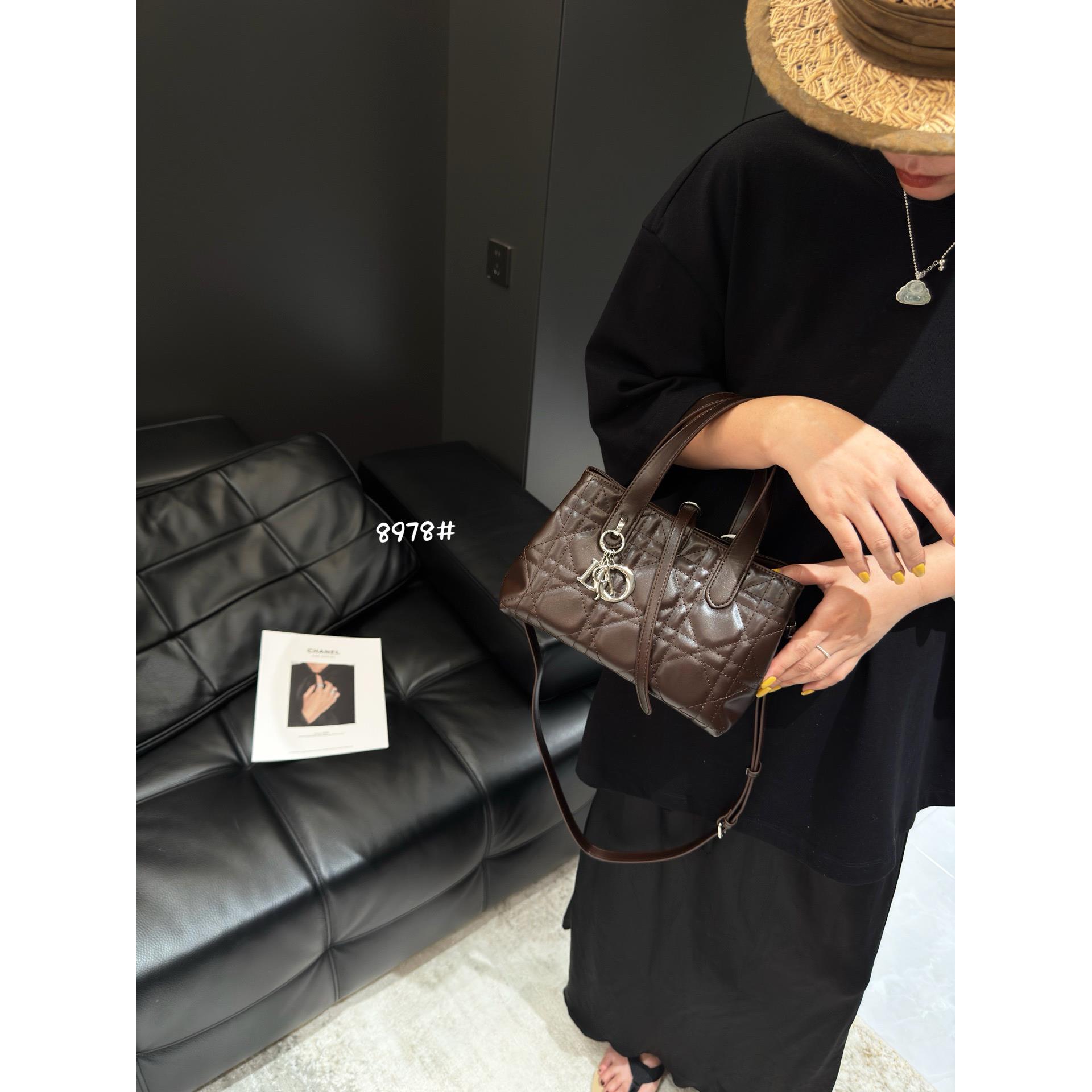 时尚真皮红色手提包菱格戴妃包女2025新款大容量托特包单肩斜挎包