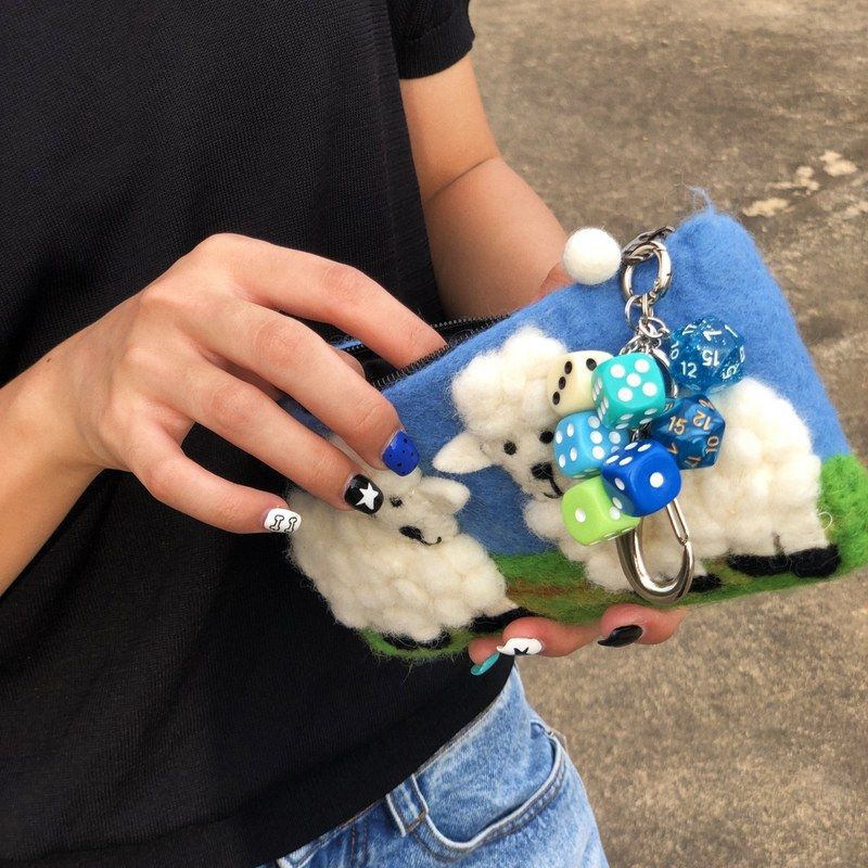 羊毛毡零钱包骰子串两绵羊包挂件
