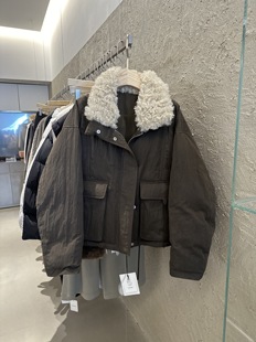 All you翻领拼接可脱卸毛领羽绒绒外套休闲百搭巴恩风 about