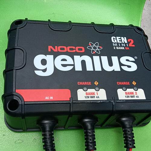 GENM2 2BANK 8A 智能蓄电池充电器 双路12V输议价维修