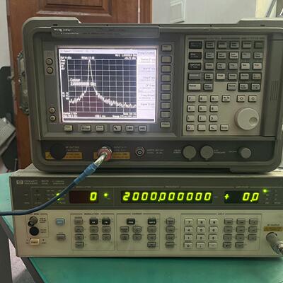 HP 8657B 信号发生器 100KHZ-2060MHZ 射频测试仪器议价维修