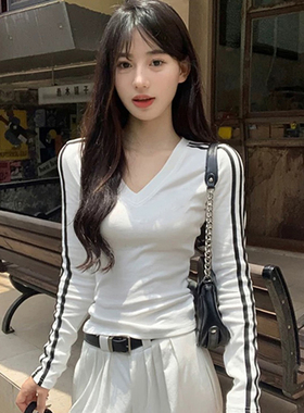 彪码三条杠白色v领辣妹修身显瘦纯棉条纹正肩长袖t恤女打底衫上衣