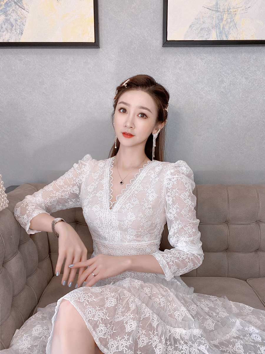 小茵家气质绝美c位深V蕾丝网纱刺绣大摆露背连衣裙泡泡长袖女神款