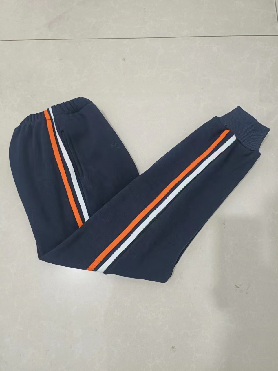 可定制中高小学藏蓝色贴前白条后橘条束口休闲运动中性款校服长裤