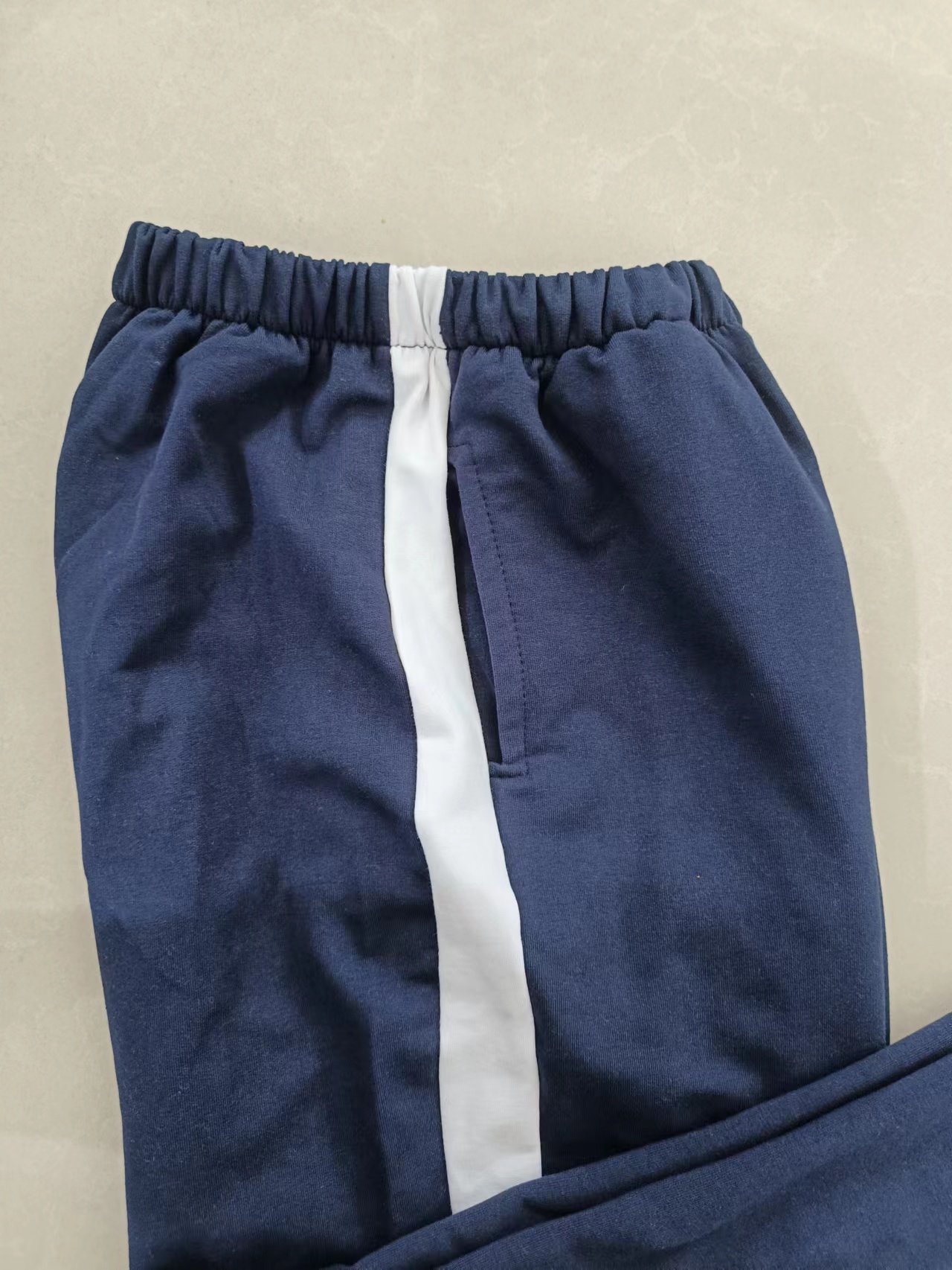 맞춤형 순면 중학생 남녀 교복 바지 진한 파란색 흰색 넓은 줄무늬 입이 꽉 끼는 스포츠 및 캐주얼 학교 바지