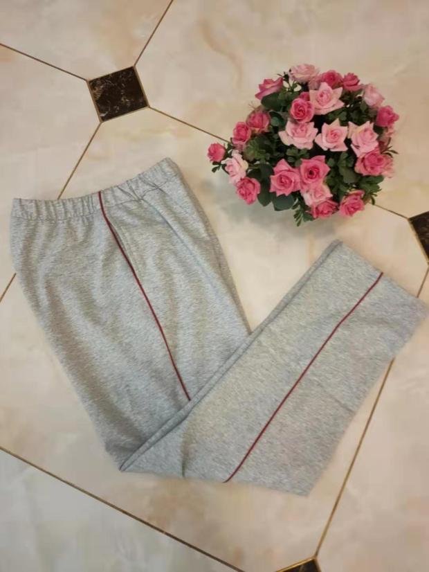运动裤浅灰色加酒红细杠中性款