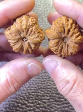 可维修南疆石一对，凹底丑三棱，丁面34肚33高35，肚子有差尺1?