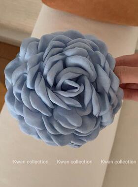 KWAN玫瑰花抓夹caro同款新款花朵布艺发夹后脑勺盘发大号鲨鱼夹