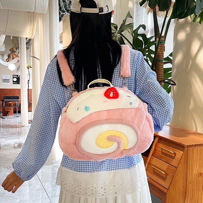 新款瑞士卷毛绒背包女孩可爱甜美设计款双肩包少女心大容量斜挎包