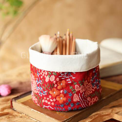 手作刺绣桌面化妆刷杂物收纳桶