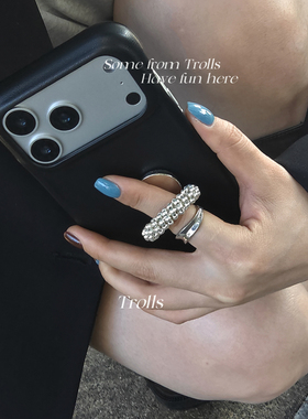 Trolls｜黑夜银珠 老钱风黑色简约ins小众银色米珠指环支架高级皮质手机壳适用苹果17promax华为p70Promate80