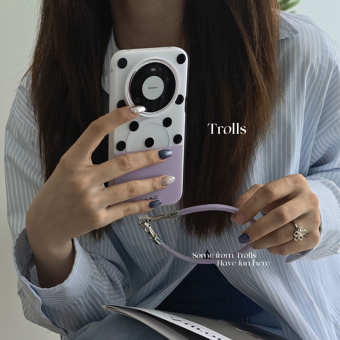 Trolls｜芋泥黑啵啵 温柔ins淡紫色皮质手提式绳粉紫色拼色黑波点磁吸手机壳适用苹果17pro华为mate80/小米17