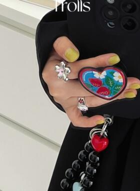 Trolls|酷黑草莓布朗尼 小众高级感黑色撞色串珠手链手机壳适用华为Pura80Promate70pro苹果16小米全包防摔软