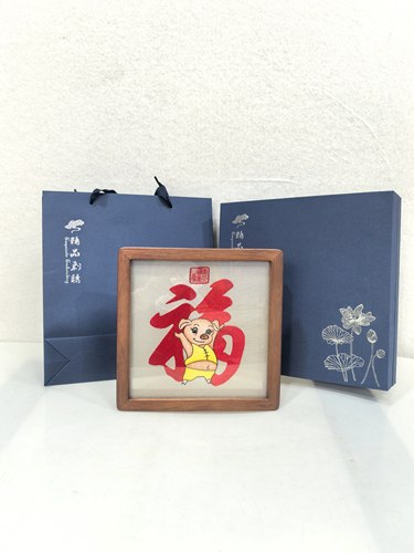 非遗传承人纯手工刺绣双面绣《生在福中-猪）