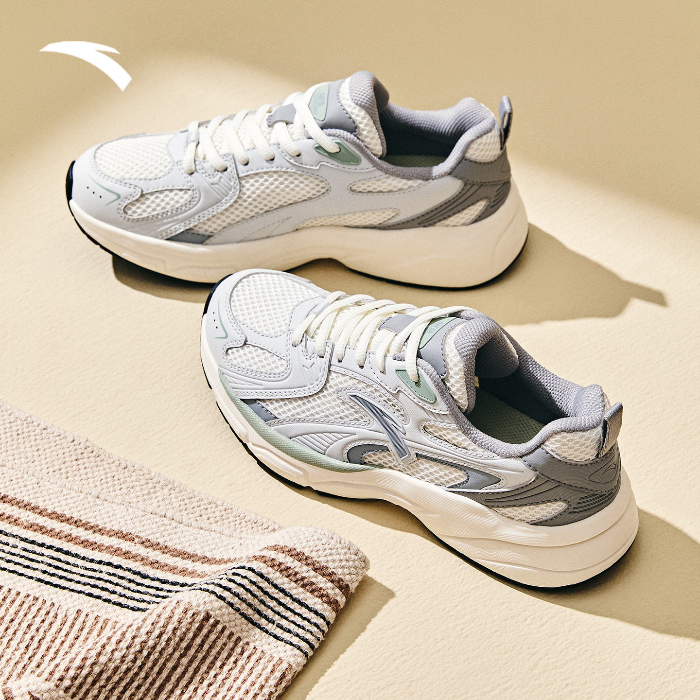 安踏AT803复古休闲老爹鞋女