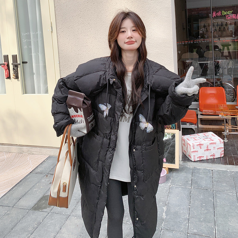 大翻领佩戴蝴蝶发夹现货25冬50鸭绒长羽绒ZB237-6668-P315-K478，女装羽绒服，浙宝237