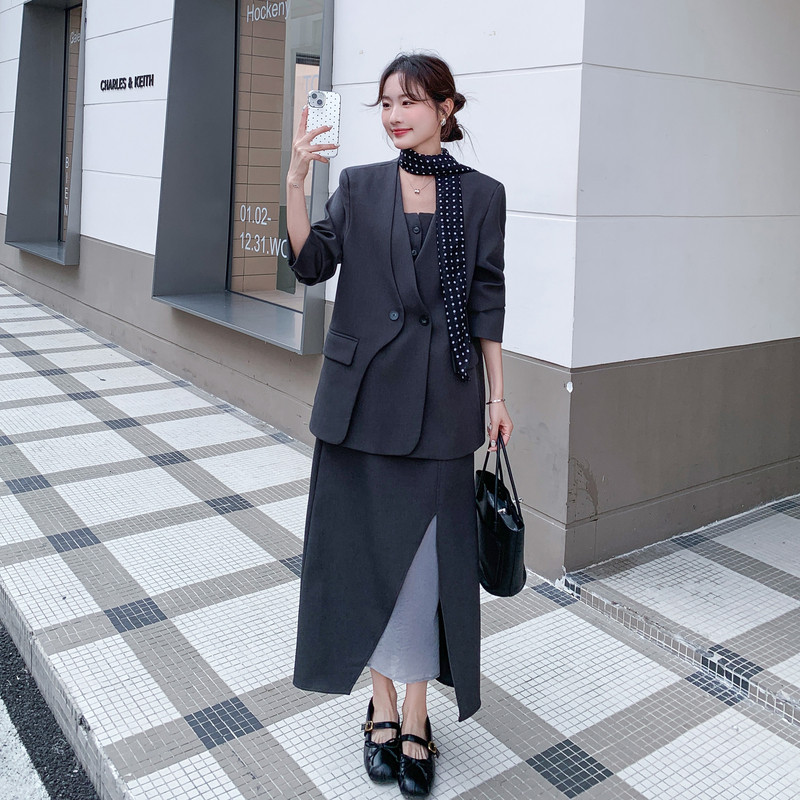 已出2026气质轻熟搭配飘带西服背心四件套RF2C518-2609-P255-K408图片