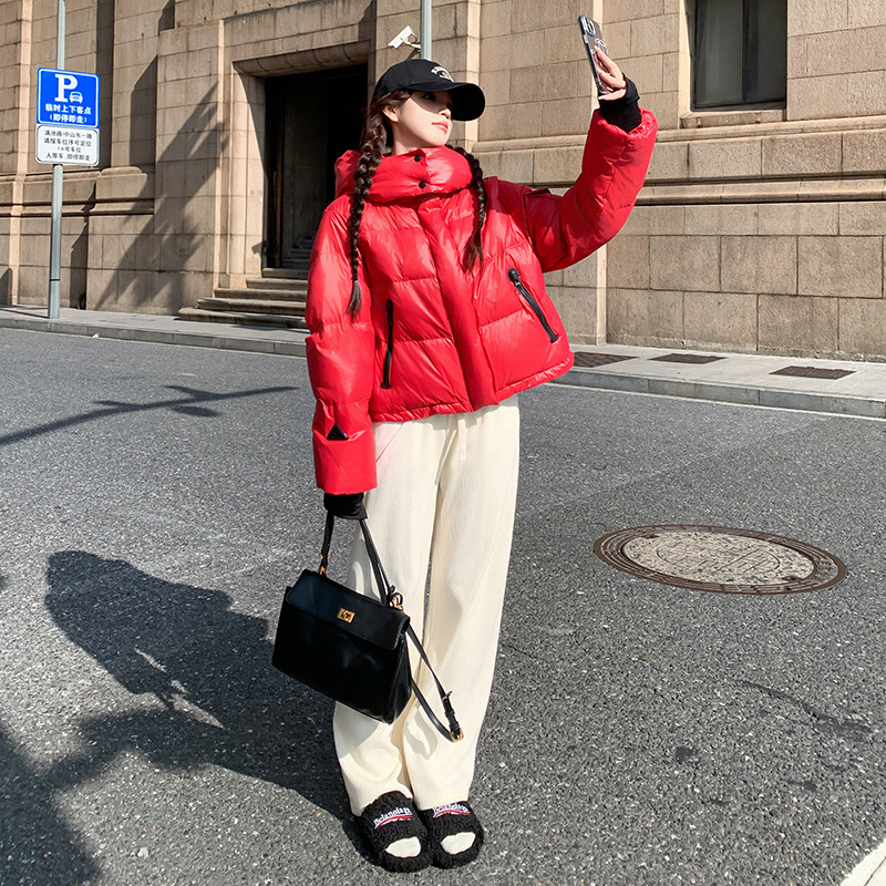 红色短款羽绒服女冬2024新款小个子时尚连帽加厚白鸭绒面包服外套图片