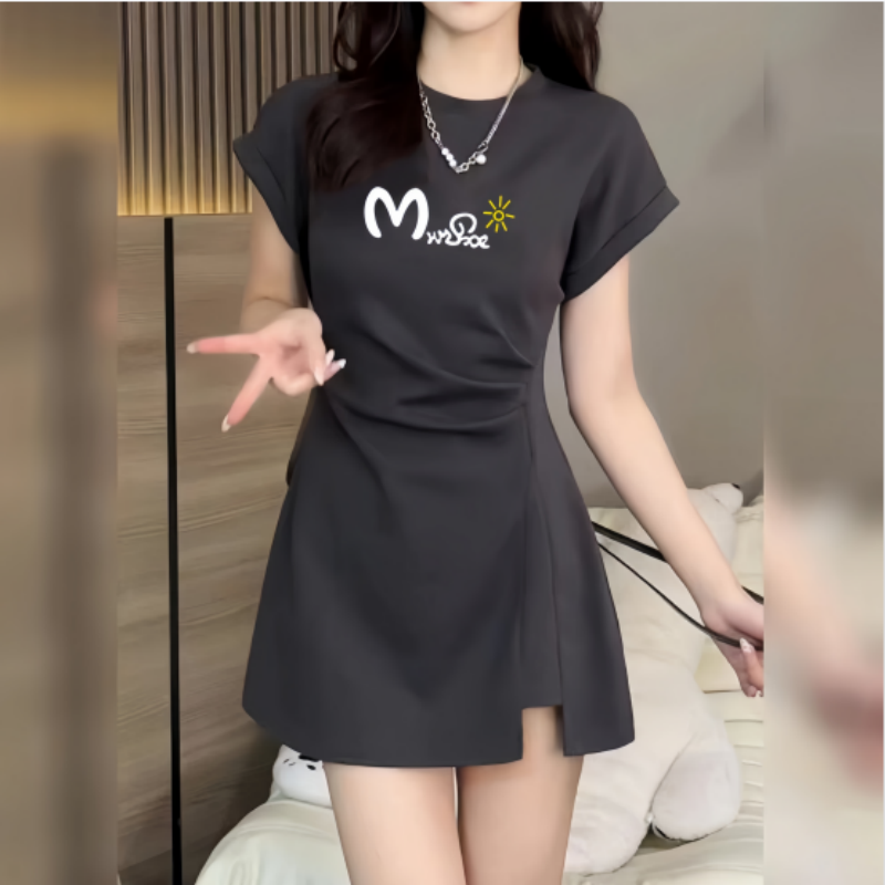 设计感紧身连衣裙女夏季新款小心机褶皱显瘦小个子韩版遮肚短裙子