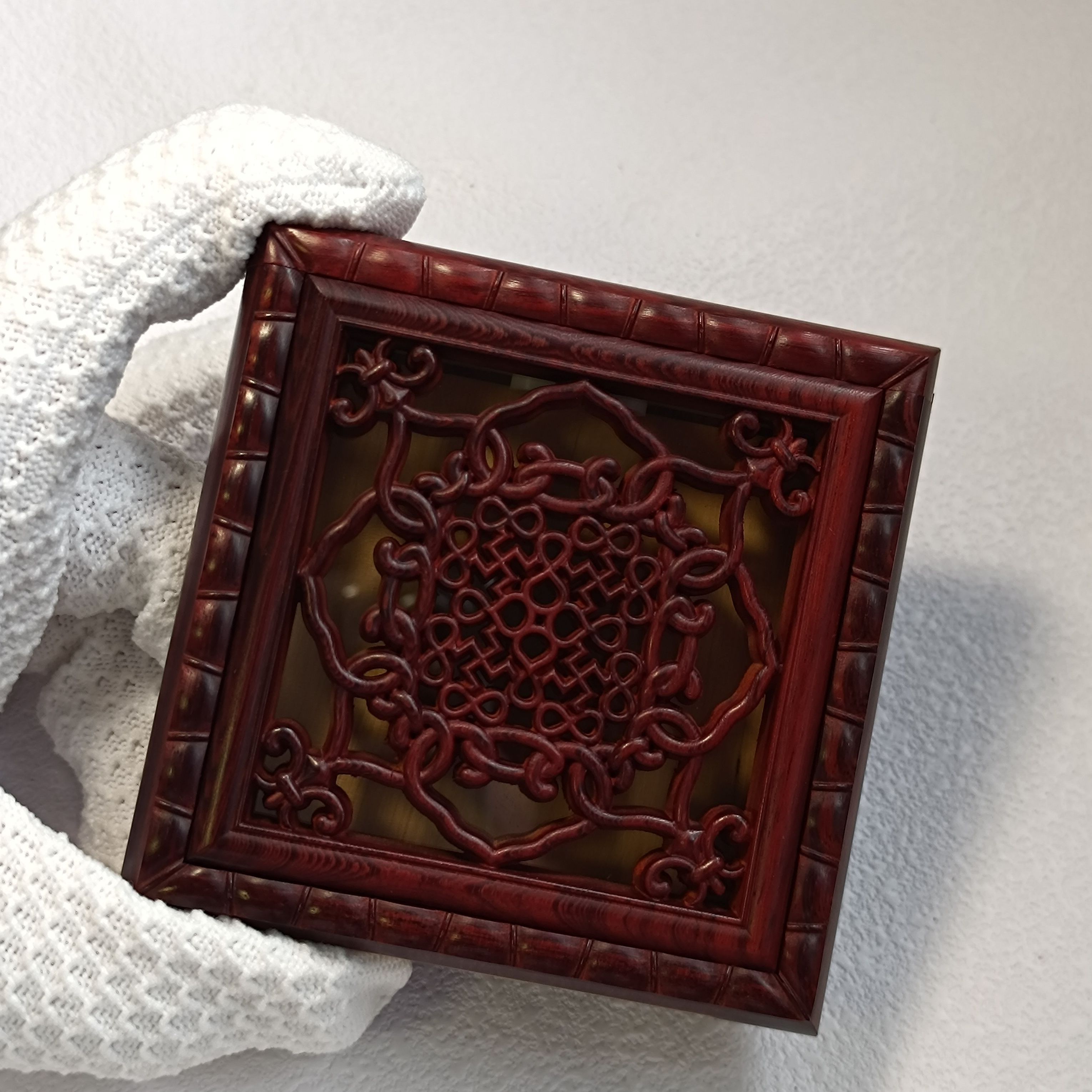 收藏款张圣林紫檀木正方