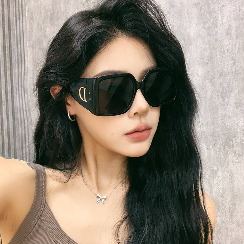 美式复古方框黑色墨镜女潮辣妹眼镜偏光防紫外线太阳眼镜方圆脸