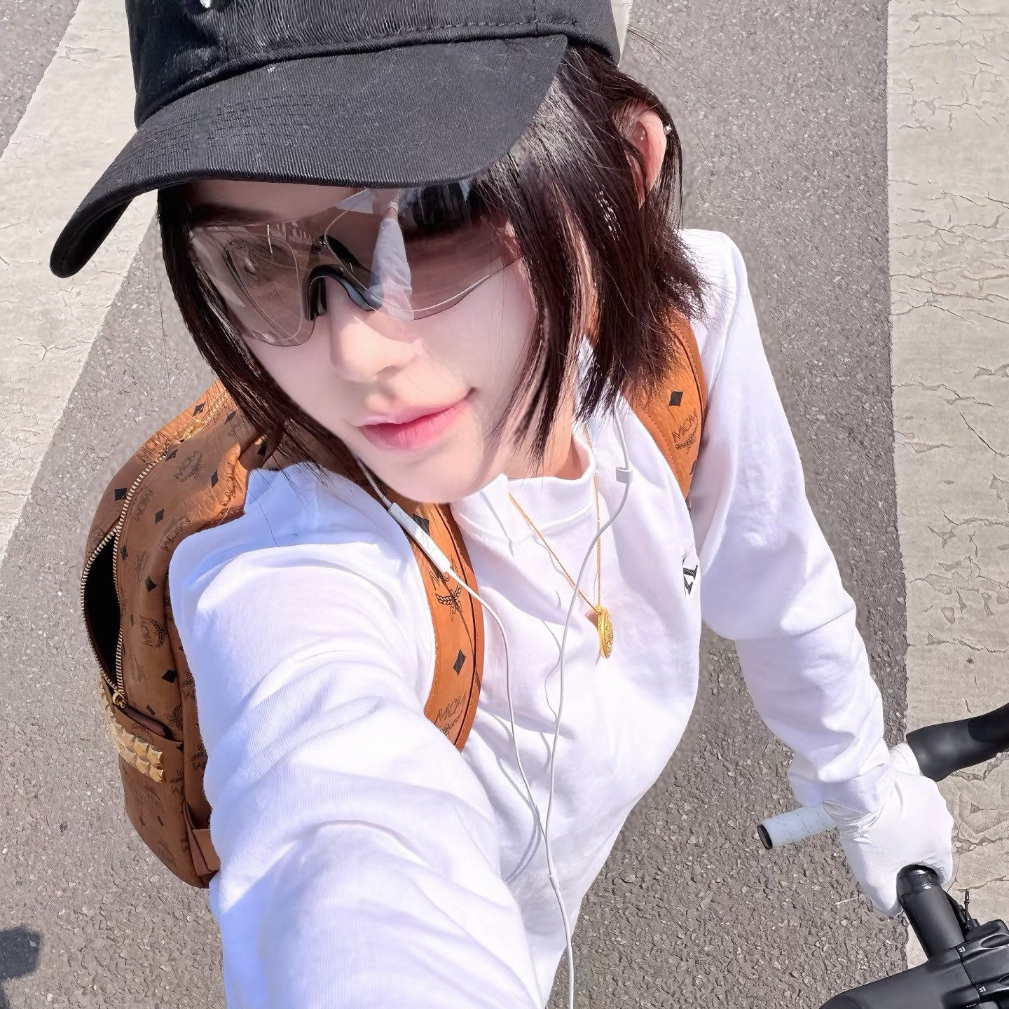 网红同款超轻无框骑行眼镜男女潮流智能感光变色户外运动防晒墨镜