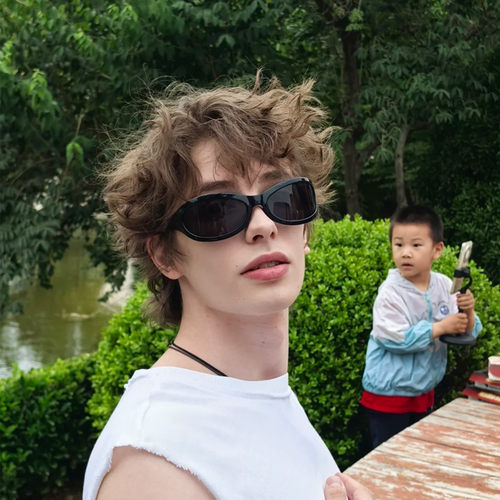 千禧风椭圆黑框防晒显脸小墨镜