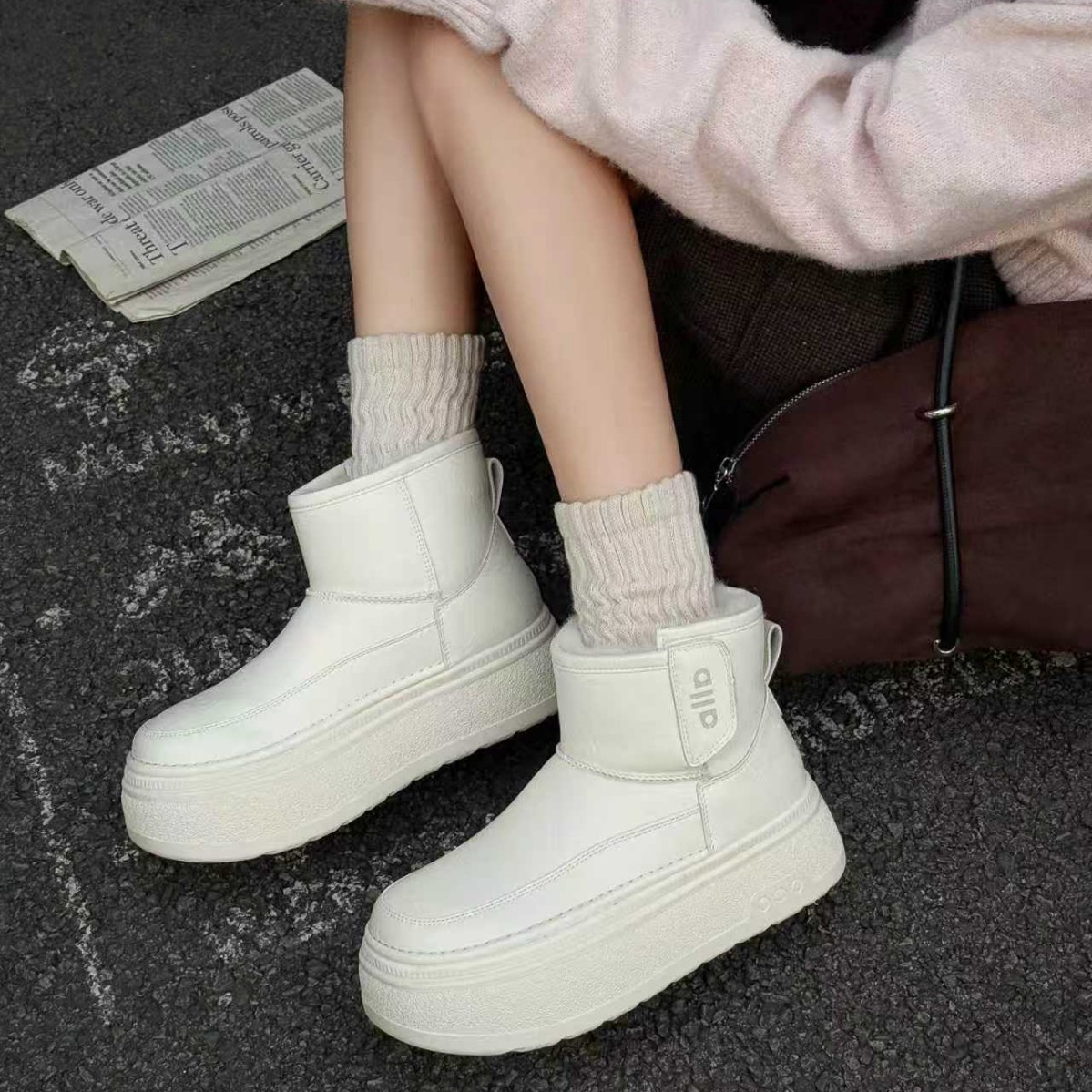 2025冬季加绒东北棉鞋女白色皮面防水中帮雪地鞋真皮防滑厚底短靴