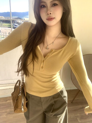 半饱小宅 | 早秋协奏 简约系扣长袖T恤女韩系气质氛围感修身上衣