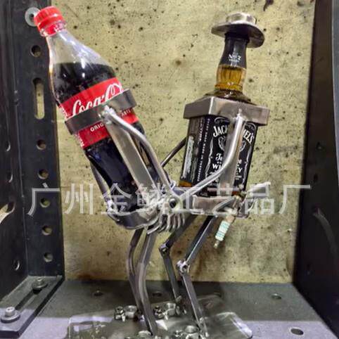 2025新款tk爆款创意骷髅可乐瓶酒瓶支架摆件金属工艺品