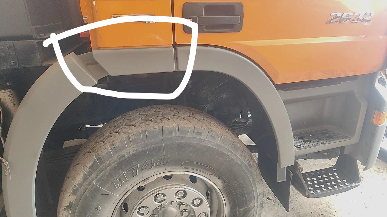 适用于奔驰mp2 mp3叶子板后段轮眉后段堵板4141后段