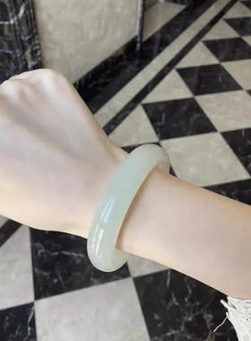 2026新疆和田玉手镯女款少女年轻款青海晴水扁条青白玉镯冰种贵妃