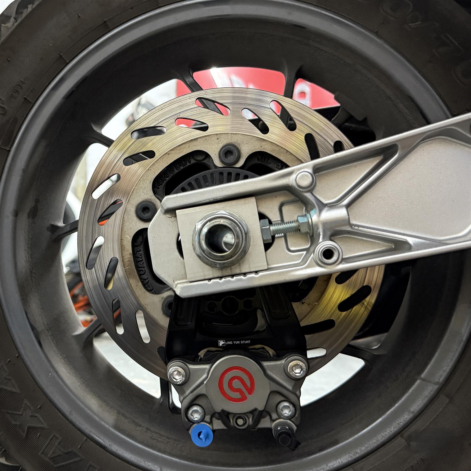 凌云改装剑齿虎ADXTG400下置螃蟹后卡钳转接码刹车升级下移支架