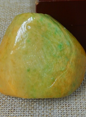 缅甸A货翡翠原石半明料玉石毛料大马坎黄加绿料子边角料挂件K5371