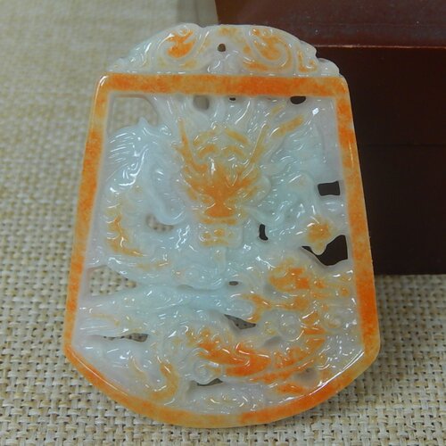 缅甸A货翡翠大马坎红翡仿古龙牌