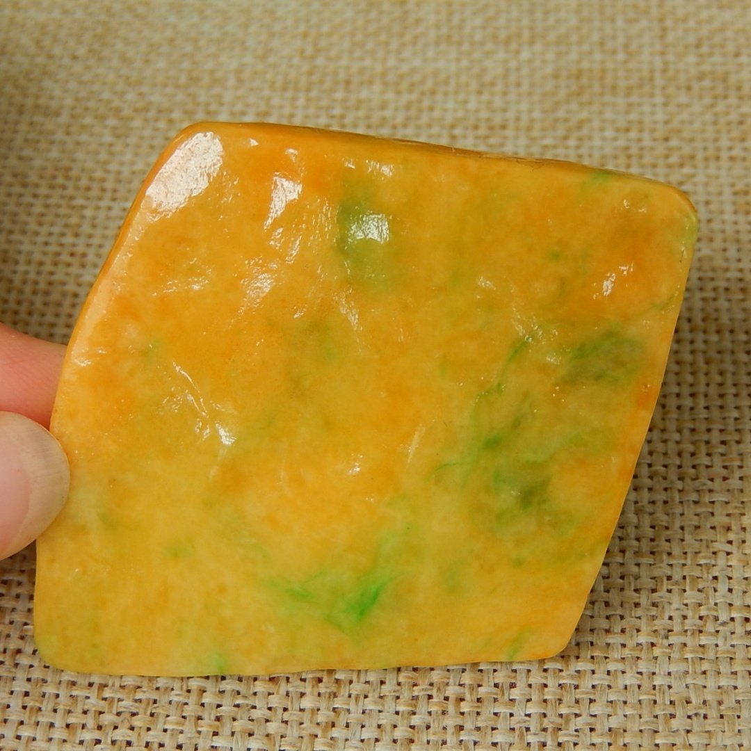 缅甸A货翡翠原石半明料玉石毛料大马坎黄加绿料子边角料挂件K9086