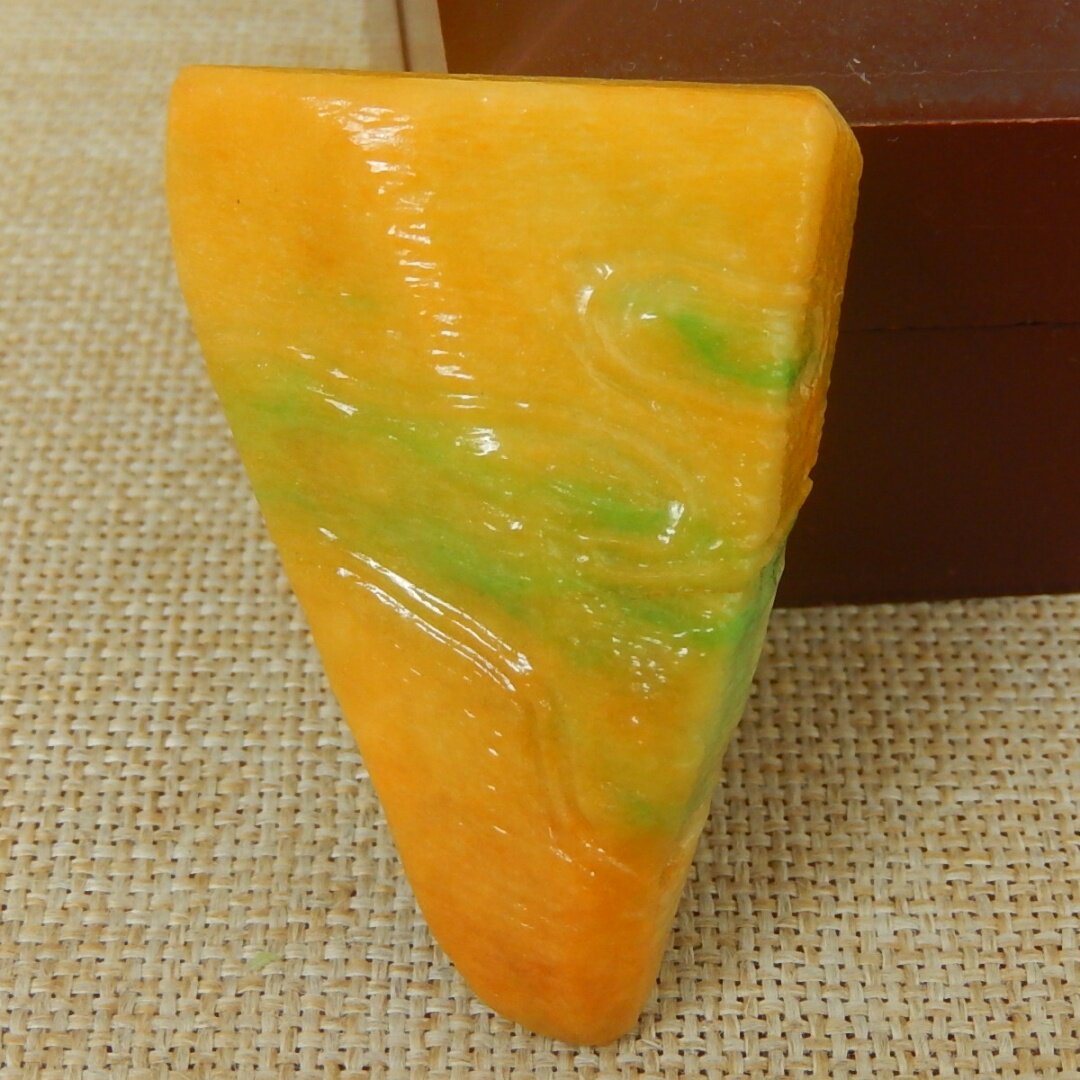 缅甸A货翡翠原石半明料玉石毛料大马坎黄加绿料子边角料挂件V5498