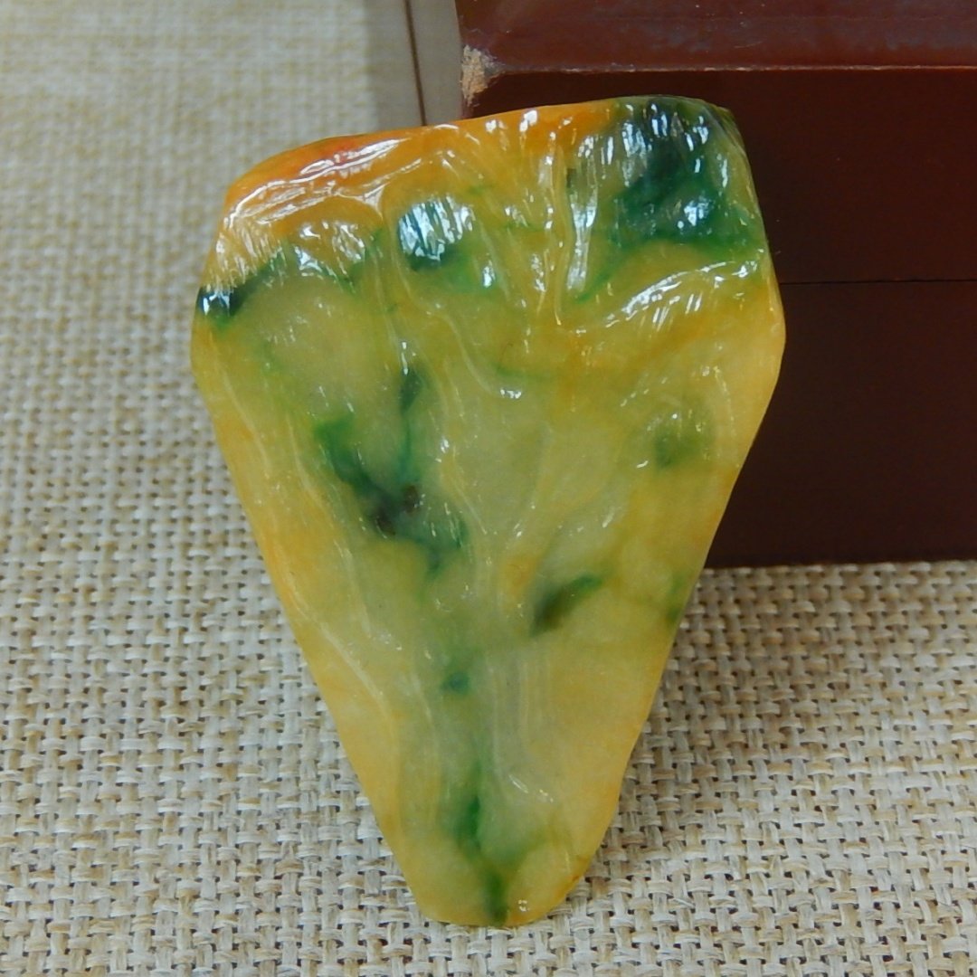 缅甸A货翡翠大马坎黄加绿边角料