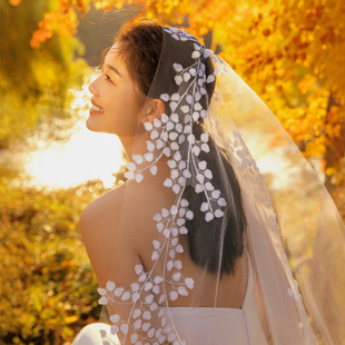 铃兰花蕾丝拖尾头纱园林婚纱照摄影跟妆造型配饰摄影化妆造型头饰