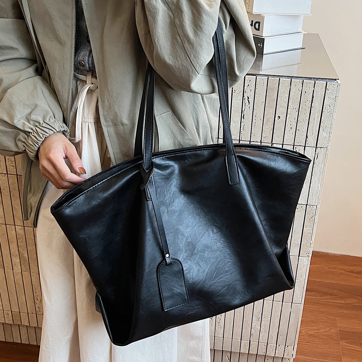 复古大容量托特包女2025新款秋冬时尚简约单肩包高级感百搭通勤包