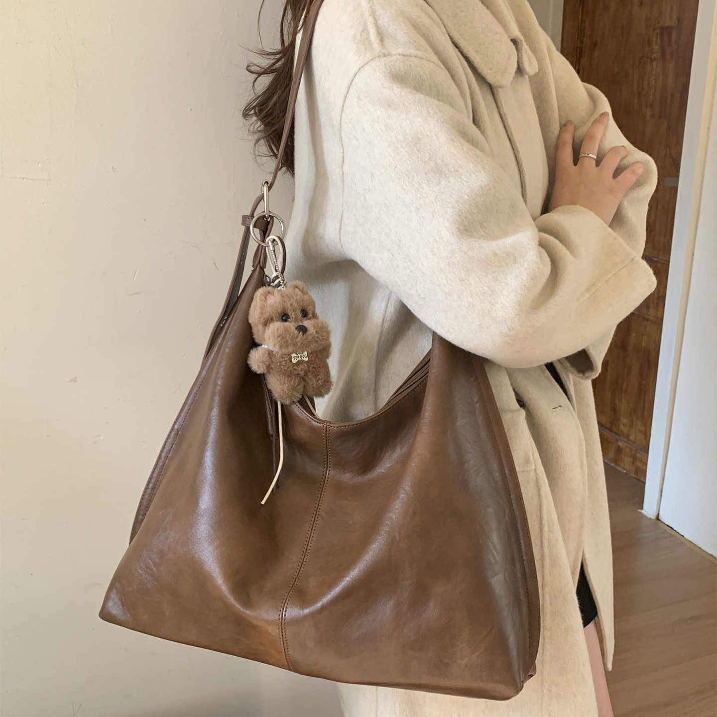 美拉德复古包包女式2025新款潮学院风托特包秋冬休闲大容量斜挎包