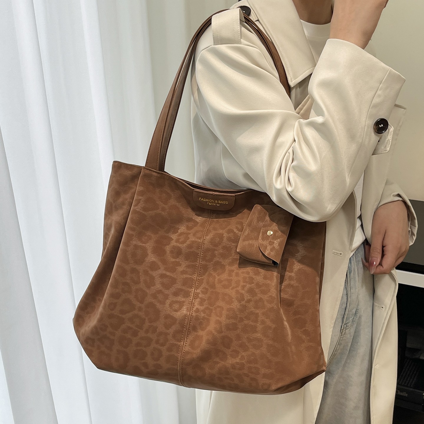 麂皮绒豹纹复古包包女大容量2025新款秋冬季休闲单肩包通勤托特包