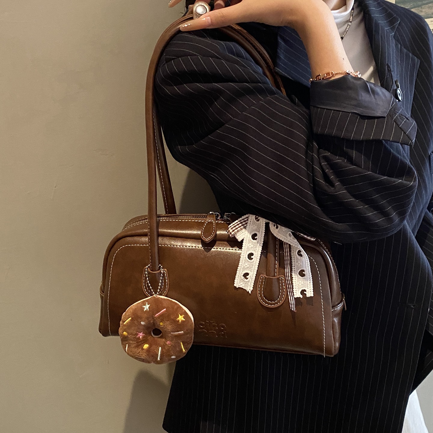 棕色超火手提波士顿保龄球包包女式2025新款秋冬小众高级感单肩包