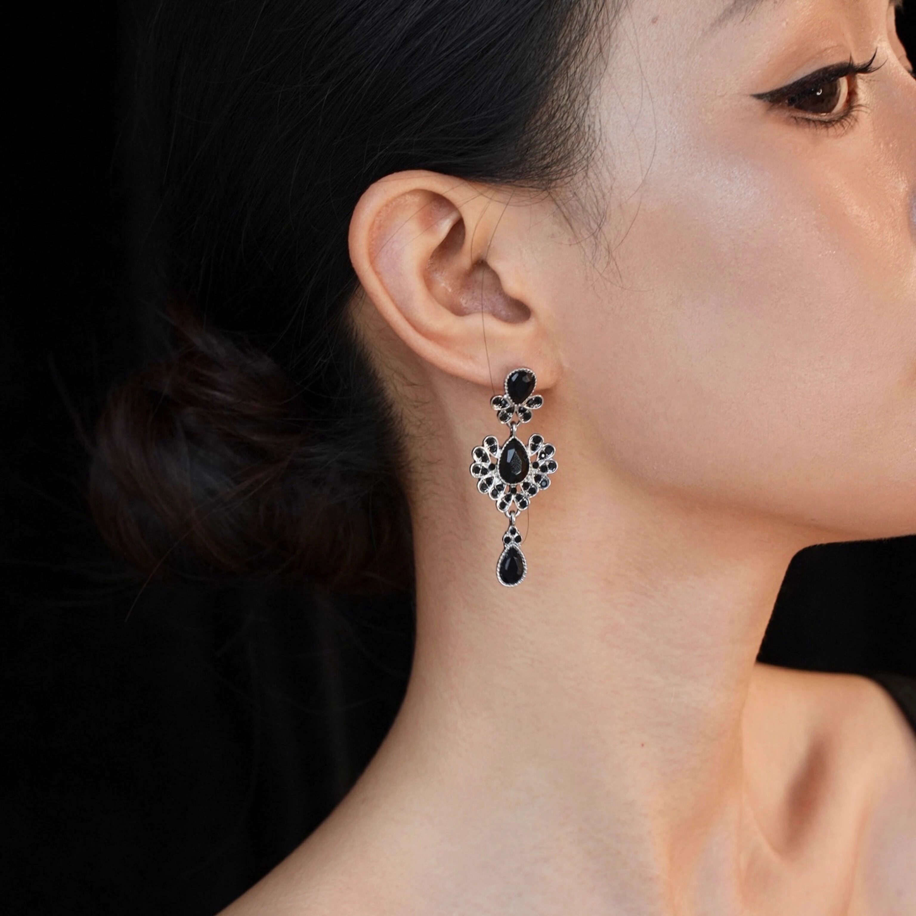 「黑天鹅」复古法式宴会高级感闪耀宫廷小众暗黑水滴耳环/耳夹女