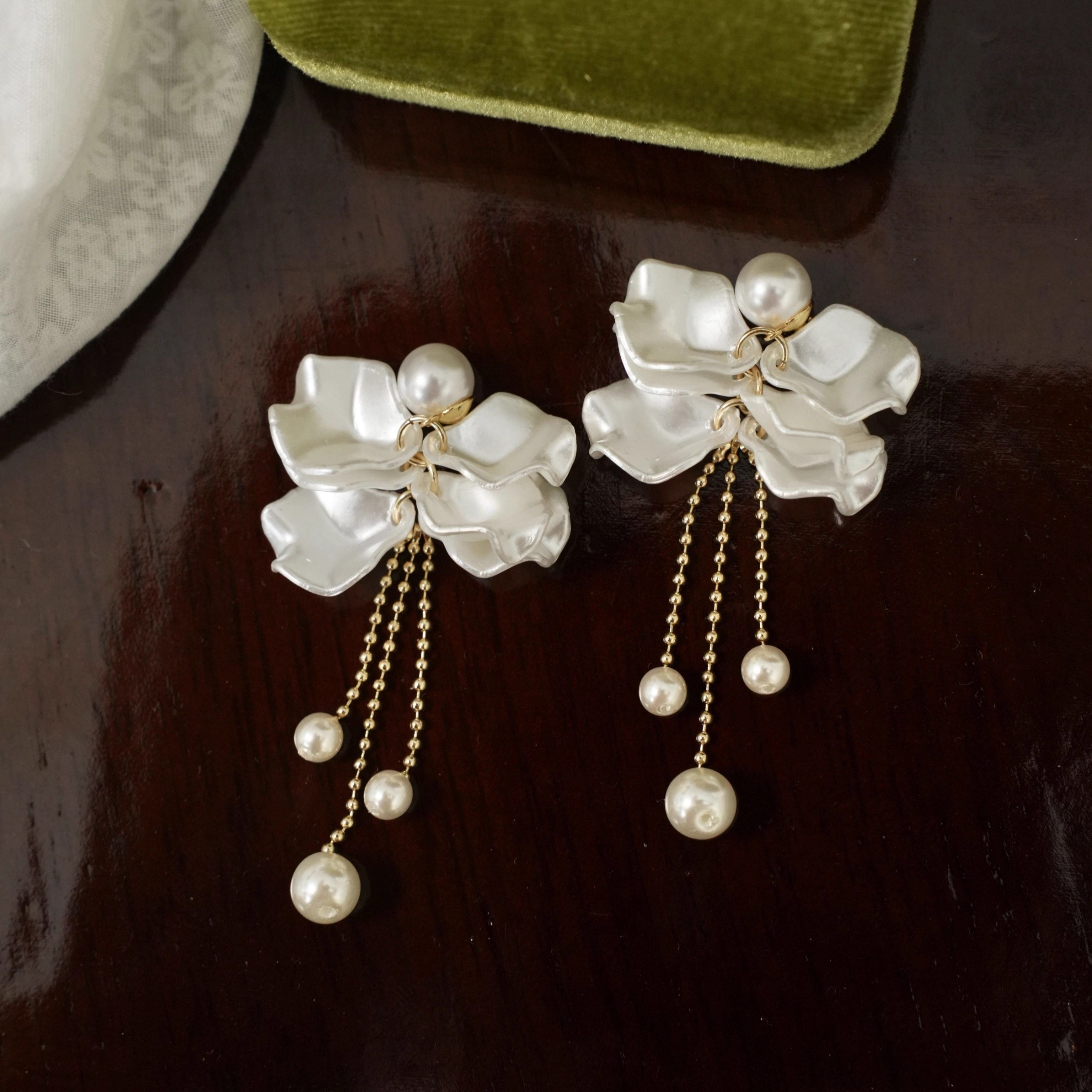 「奥尔森花园」法式森系设计气质优雅温柔流苏白花瓣珍珠耳环耳夹,饰品/流行首饰/时尚饰品新,耳环,淘宝优惠券,粉丝福利购,淘宝优惠卷