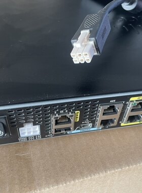 思科ISR4321路由器，原装二手，带电源适配器，成色好。