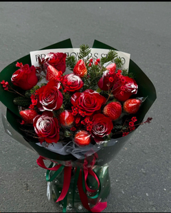 9朵红玫瑰混搭草莓鲜花束送女友朋友闺蜜同事同城配送 圣诞节新款